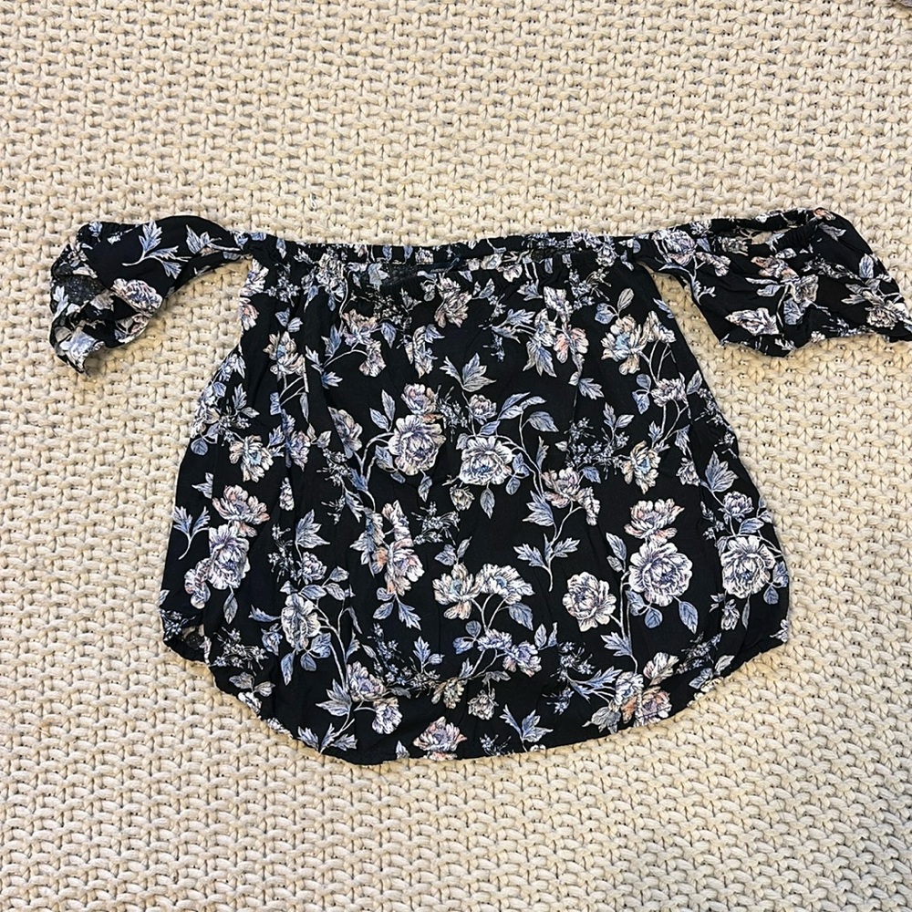 AMERICAN EAGLE OFF SHOULDER TOP